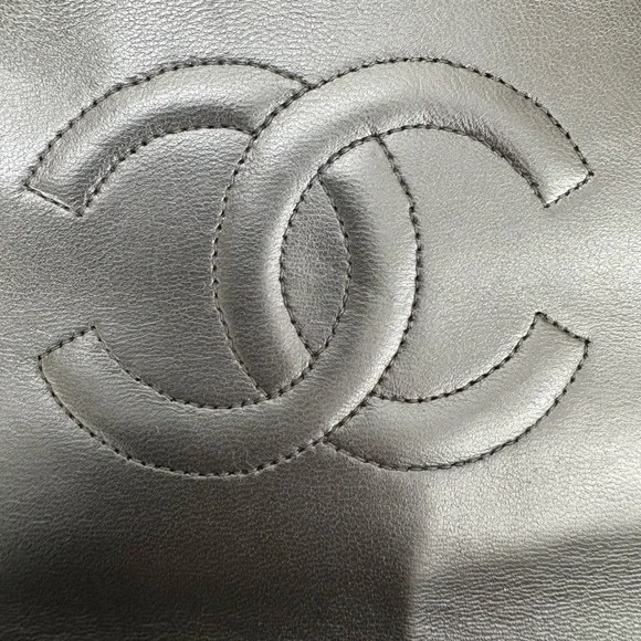 CHANEL Black Lambskin Vintage Backpack Oversized CC GHW 24k plated - Picture 11 of 16